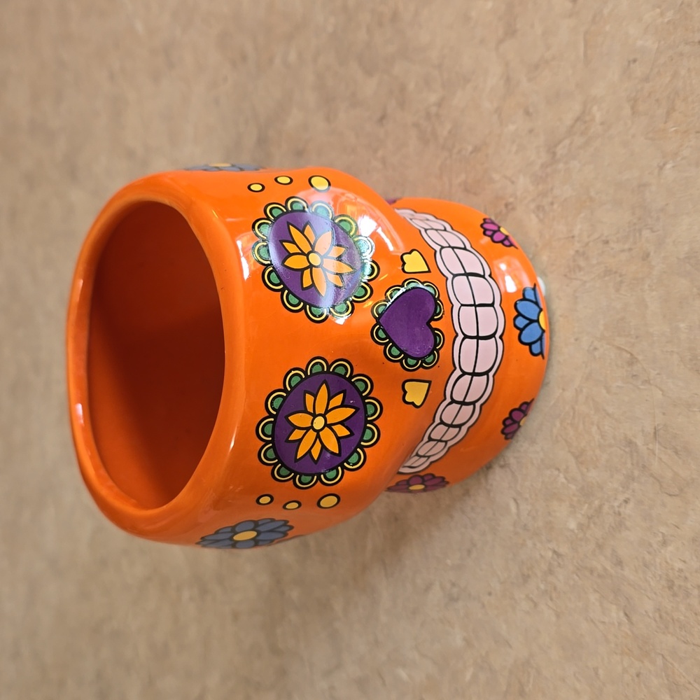 Sugar skull planter W- 2 1/2" H- 2" practically brand new only used once